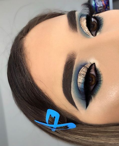 Blue And Gold Eyeshadow Looks, Gold And Blue Eyeshadow, Blue And Gold Makeup Looks, Gold And Blue Makeup, Blue And Gold Eyeshadow, Blue Gold Makeup, Dark Blue Makeup, Makeup Azul, Navy Blue Makeup