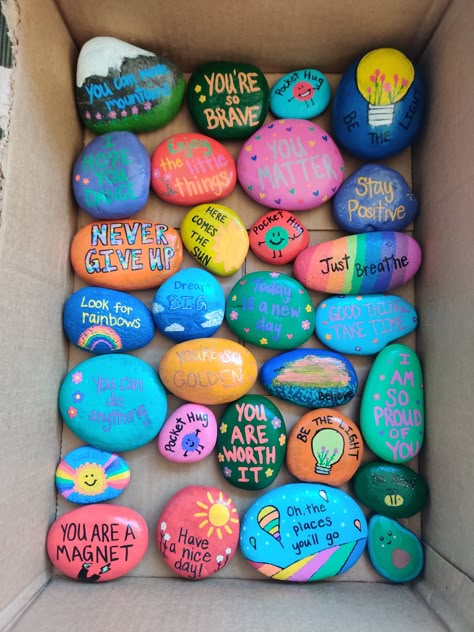 painted rocks. kindness rocks. Positive Rocks Painting, Cool Rock Painting Ideas Easy, Kindness Rocks Ideas, Positive Rock Painting Ideas, Painted Rocks Ideas, Painting Rocks, Rock Painting Ideas, Family Art Projects, Market Day Ideas