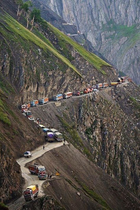 Zojila Pass is one of the important high mountain passes in Jammu and Kashmir, India Dangerous Roads, Beautiful Roads, Scary Places, Mountain Road, Srinagar, Leh, Bhutan, India Travel, Tibet