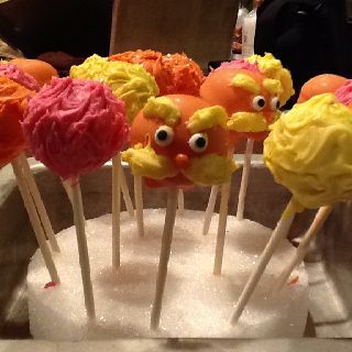 Lorax and Truffala Tree cake pops... a la Bakerella Lorax Cake Pops, Tree Cake Pops, Lorax Cake, Lorax Birthday, Lorax Party, Truffula Tree, Teen Sleepover Ideas, Teen Sleepover, Mean Humor