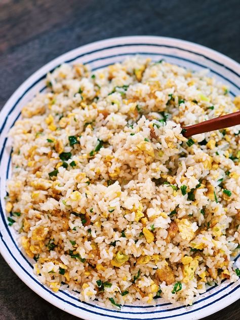 Din Tai Fung Egg Fried Rice (20 Minutes!) - Tiffy Cooks Chicken Asian Recipes, Asian Recipes Authentic, Asian Recipes Easy, Chicken Asian, Tiffy Cooks, 20 Minute Dinners, Din Tai Fung, Asian Dinner, Making Fried Rice