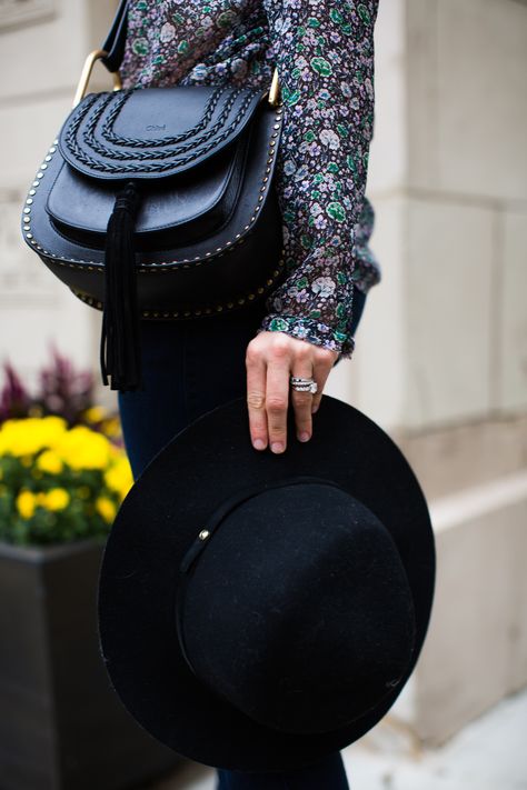 the best fall accessories: chloe hudson bag and rag and bone hat #fallhat Chloe Saddle Bag, Chloe Hudson Bag, Bone Hat, Liz Adams, Unique Handbags, Fall Hats, Fresh Outfits, Favorite Handbags, Leather Saddle Bags