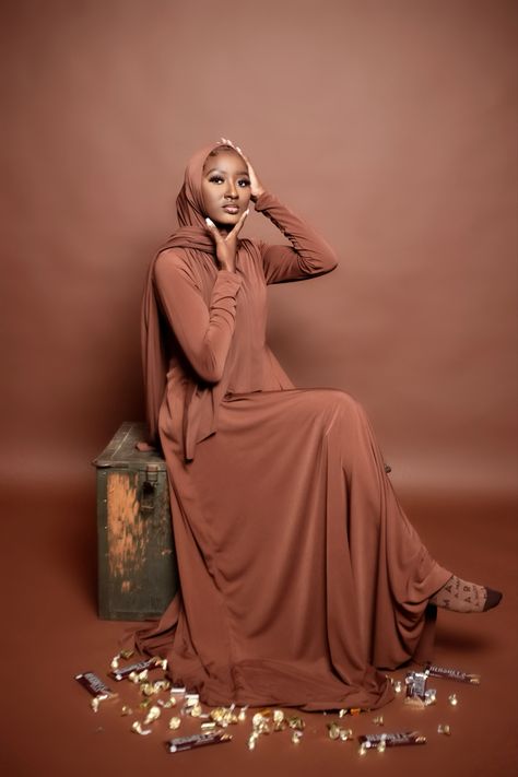 Islamic Photoshoot, Unique Hijab Style, Muslim Birthday Photoshoot Ideas, Modest Birthday Photoshoot Ideas, Muslimah Photoshoot Ideas, Abaya Photoshoot Poses, Abaya Poses Photography, Hijabi Photoshoot Ideas, Abaya Instagram Posts