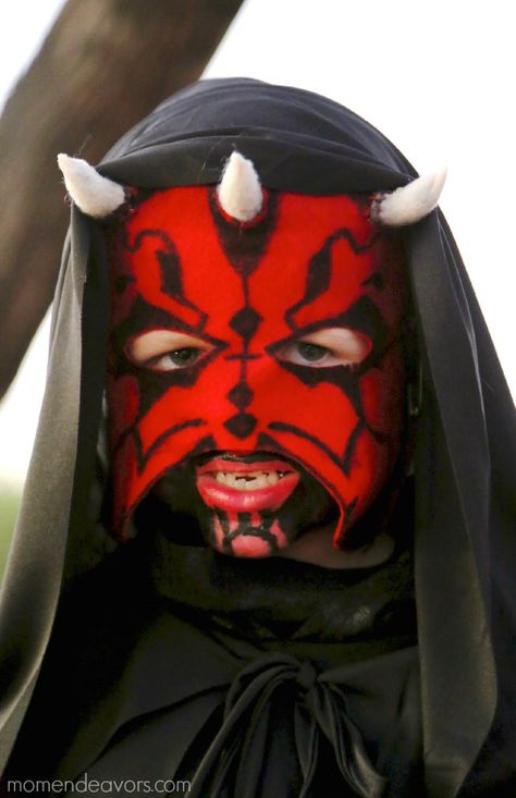 DIY Darth Maul Mask Diy Darth Maul Costume, Darth Maul Mask, Star Wars Family Costumes, Darth Maul Costume, Diy Star Wars, Costume Family, Diy Star, Star Costume, Star Wars Diy