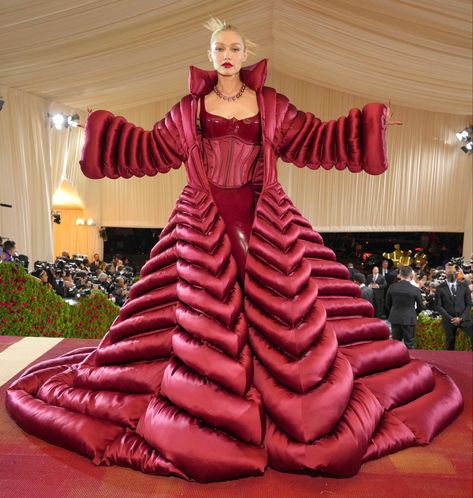 Red Carpet Affair, The Met Museum, High Fashion Couture, Gigi Hadid Outfits, Gala Outfit, Black Magic Woman, Met Gala Red Carpet, Uni Outfits, Fashion Couture