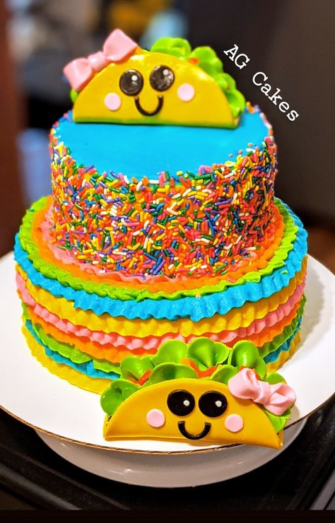 Fun Taco Twos-day cake! Taco bout cute! Taco Bout 2 Cake, Taco Birthday Cake Ideas, Taco Cakes Birthday, Taco Twos Day Cake, Two Year Old Taco Birthday Party, Taco Themed Cake, Taco About Two Birthday Girl, Taco Cake Birthday, Taco Bout Two Birthday Cake