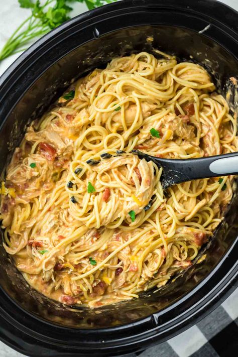 Crockpot Creamy Cheesy Chicken Rotel Spaghetti, Crock Pot Cheesy Chicken Spaghetti, Rotel Chicken Crock Pot, Crockpot Cheesy Chicken Spaghetti, Southwestern Seasoning, Best Chicken Spaghetti, Chicken Spaghetti Recipe Crockpot, Chicken Spaghetti With Rotel, Spaghetti With Rotel