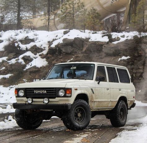 Old Land Cruiser, Old 4runner, Toyota 80 Series Land Cruiser, Old Toyota 4runner, 60s Series Land Cruiser, Toyota 70 Series Land Cruiser, Biker Photoshoot, Car Deco, Hiking Trip