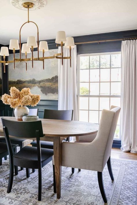 Dining Room French Modern, Elegant Dining Room Chandelier, French Traditional Dining Room, French Colonial Dining Room, Modern French Dining Room, Wallpapered Dining Room, Vintage Dining Room Ideas, Transitional Dining Room Chandelier, Traditional Modern Home Decor