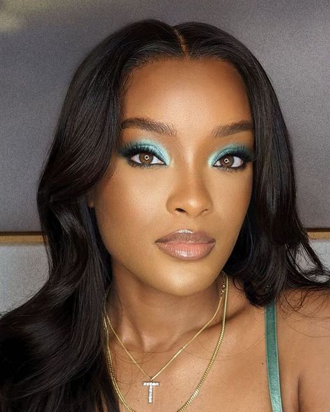 Mint Green Makeup, Mint Eyeshadow, Black Women In Luxury, Women In Luxury, Mint Makeup, American Citizenship, Green Eyeshadow Look, High Fashion Makeup, Soft Glam Makeup