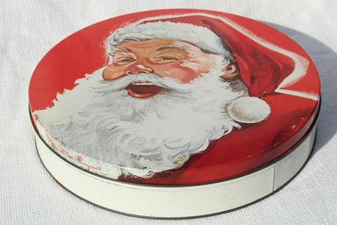 40s 50s vintage Santa Claus tin - Christmas cookies, candy or fruitcake tin Vintage Christmas Tins, Cocoa Cola, Jolly Santa, Christmas Collectibles, Vintage Santa Claus, 50s Vintage, Hallmark Christmas, Vintage Santa, Fruit Cake