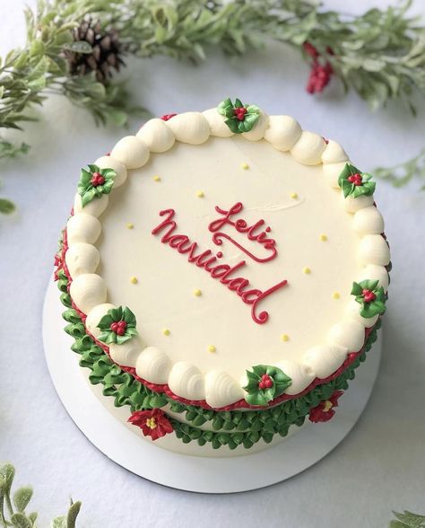 Christmas Cake Astethic, Christmas Cake Minimalist, Christmas Cakes Simple, Christmas Heart Cake, Korean Christmas Cake, Christmas Vintage Cake, Minimalist Christmas Cake, Christmas Theme Cake Ideas, Christmas Themed Birthday Cake