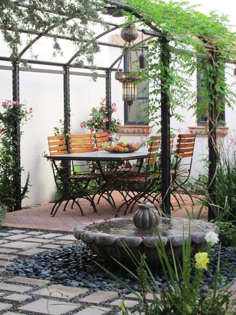 18 Fascinating Outdoor Dining Room Design Ideas Pergola Mediterranean, Vines Garden, Iron Pergola, Pergola Metal, Curved Pergola, Mediterranean Patio, Cheap Pergola, Metal Pergola, Pergola Design