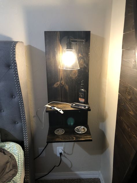 Floating Bedside Table With Light, Floating Night Stand Ideas Bedrooms, Floating Lamps Bedroom, Night Stand Alternative, Pallet Nightstand Diy, Floating Night Stands, Floating Bedside Table Diy, Floating End Tables Night Stands, Small Night Stand Ideas