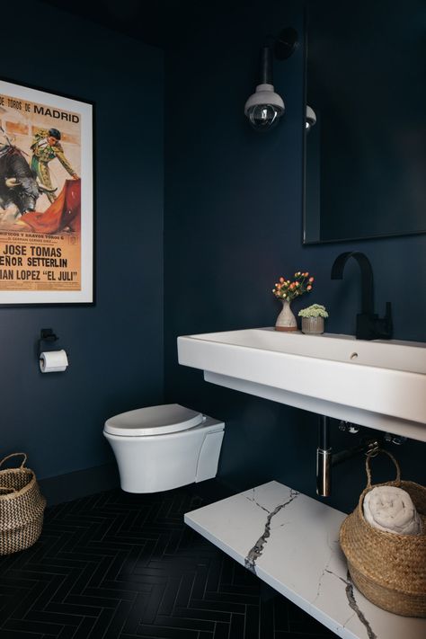 Play with tile shape Dark Blue Half Bathroom, Blue Moody Bathroom, Indigo Batik Bathroom, Dark Blue Tile Bathroom, Blue Wall Tile Bathroom, Blue Powder Room Ideas, Moody Blue Bathroom, Blue Modern Bathroom, Bathroom Dark Blue