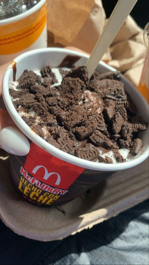 Milkshake Mc Donalds, Mcflurry Oreo Aesthetic, Mcflurry Aesthetic, Mcdonalds Aesthetic Food, Mcdonalds Mcflurry, Mcdonalds Aesthetic, Mcdonalds Food, Mcdonald's Aesthetic, Mcdonalds Fast Food