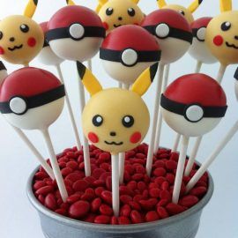 Pokeball Cake Pops, Pokemon Cake Pops, Easy Pokemon, Pokemon Birthday Cake, Pikachu Cake, Video Games Birthday Party, Pokemon Cake, Pokemon Birthday Party, Video Games Birthday