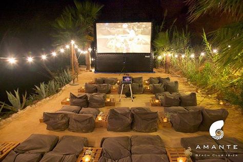 Ibiza Restaurant, Cinema Idea, Backyard Movie Party, Outdoor Movie Theater, Restaurant Plan, Outdoor Movie Night, Open Air Cinema, Outdoor Restaurant Design, Backyard Movie Nights