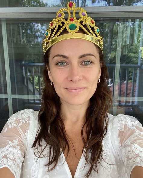 Laura Benanti, No Makeup, No Filter, Filter, Crown Jewelry, Crown, Band, Makeup, On Instagram