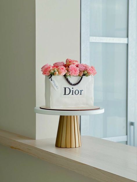 Birthday cake decor inspo, birthday cake decor ideas, cute cakes, cake decor, cake decorating ideas, floral cakes ideas Cake Decor Ideas, Birthday Cake Decor, Modern Birthday Cakes, Mousse Cakes, Chocolate Ganache Cake, Cake For Husband, School Cake, Girly Cakes, Luxury Cake