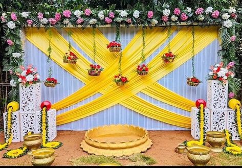 Haladi Shastra Decoration Indian, Haldi Setup Decor, Haldi Function Decoration, Fall Bedroom Aesthetic, Book Shelf Ideas, Room Fall Decor, Haldi Decoration Ideas, Haldi Ceremony Decorations, Engagement Stage Decoration