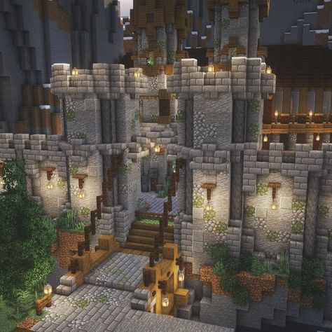 Castle On Mountain Minecraft, Minecraft Castle Bridge Ideas, Minecraft Castle Pillar, Castle Aesthetic Minecraft, Minecraft Block Pallets Castle, Minecraft Castle Village Ideas, Castle Template Minecraft, Copper Castle Minecraft, Medieval Kingdom Minecraft