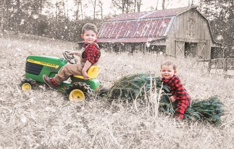 Fun Christmas Pictures For Kids, Brother Christmas Pictures, Brother Christmas Card Photo Ideas, Christmas Tractor Photo Shoot, Christmas Tractor Pictures Family Photos, Christmas Photo Brothers, Brothers Christmas Photos, Brother Christmas Photos, Christmas Pictures Kids Outdoor