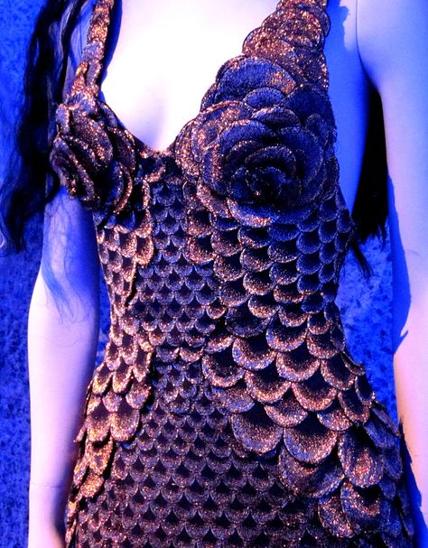 Mermaid dress. Jean Paul Gaultier exhibition. Blog post at http://teacupmoment.wordpress.com Mermaid Dress Drawing, Bodice Ideas, Prom Dresses Backless, Mermaid Style Prom Dresses, Fantasy Make-up, Mermaid Parade, Mermaid Life, Mermaid Style, Couture Mode