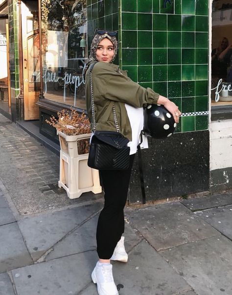 Alexandra Golovkova, Halal Fashion, Headscarf Fashion, Uni Fashion, Hijab Inspiration, Collage Outfits, Simple Hijab, Eid Dresses, Hijab Ootd