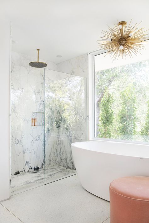 MANDY MOORE'S MID-CENTURY HOME — Adore Home Magazine Small Bathroom Bathtub, Bathroom Lighting Design, Glam Bathroom, Moore House, Bathroom Bathtub, Midcentury Home, Bathroom Photos, Mandy Moore, Bathroom Light Fixtures