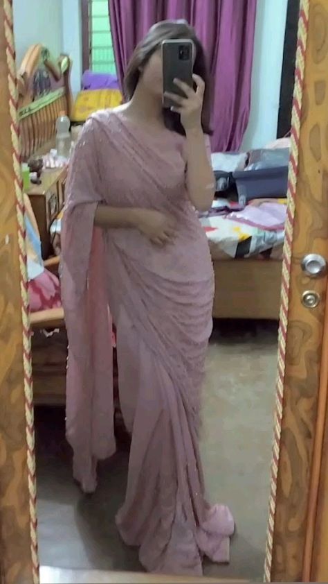 Saree Snap, Maha Dev, Eid Photography, Snap Pics, Hide Video, Amazing Dp, Aesthetic Pose, Pakistani Women Dresses, Beautiful Eyes Pics