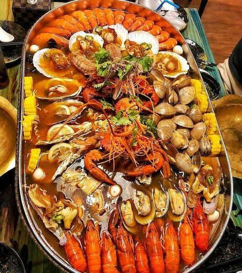 Seafood Table Ideas, Seafood Board Platter, Seafood Platter Presentation, Pure Effervescent Enrichment, Sea Foods, Seafood Buffet, Seafood Boil Recipes, Yummy Seafood, Soul Food Dinner