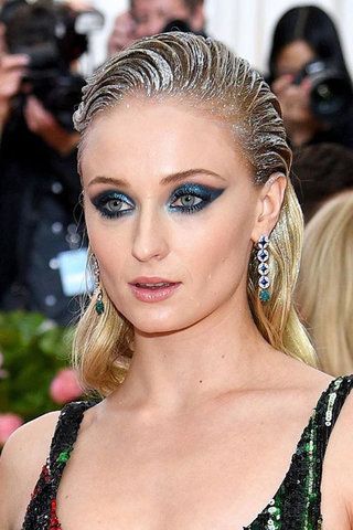 Met Gala Makeup, Gala Makeup, Neon Hair Color, Volunteer As Tribute, Dipped Hair, Dip Dye Hair, Neon Hair, Turquoise Hair, Violet Hair