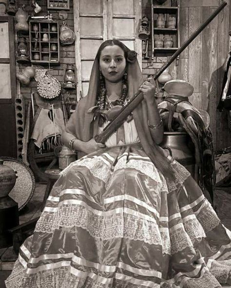 Mexican Culture Aesthetic, Mexican Pfp, Devil Woman, Traditional Mexican Dress, Mexican Revolution, Mexican Culture Art, Mexico History, Latina Outfits, Hispanic Culture