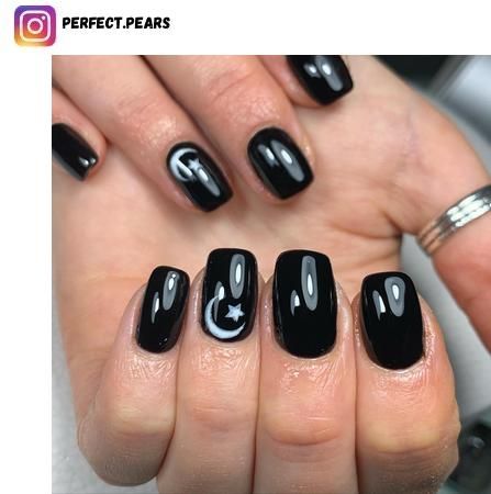 Short Nail Designs Moon And Stars, Black Nails With Moon Design, Witchy Nails Short Square, Solar Eclipse Nails, Star Moon Nails, Stars And Moon Nails, Moon And Stars Nail Art, Star And Moon Nails, Black Manicure Short