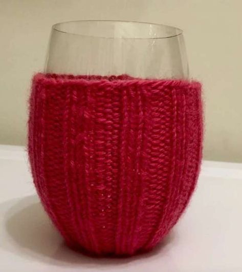 Easy Gift Idea: Stemless Wine Glass Cozies Wine Glass Cozy, Wine Glass Ideas, Crochet Wine, Easy Gift Idea, Cozy Crochet Patterns, Wine Glass Rack, Knitting Blogs, Wine Glass Charms, Stemless Wine Glasses