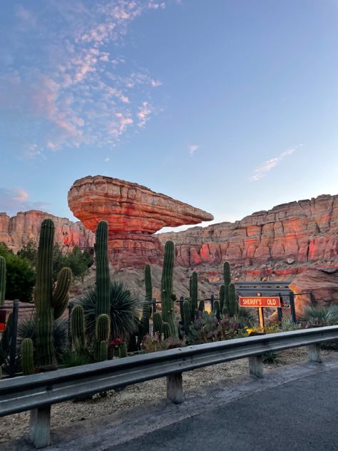 Radiator Springs Disneyland, Pixar Cars Aesthetic, Cars Aesthetic Disney, Disney Cars Aesthetic, Radiator Springs Wallpaper, Radiator Springs Aesthetic, Cars Movie Aesthetic, Lightning Mcqueen Aesthetic, Disneyland Vintage Poster