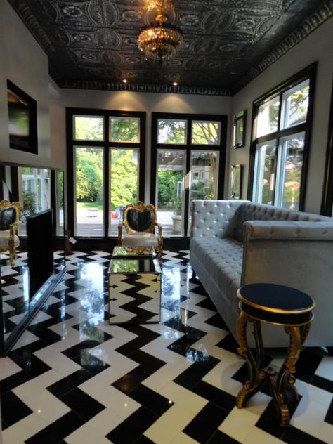 I am way too intimidated by this floor to have it in my house, but I think it looks soo cool Black And White Flooring, White Flooring, Marble Flooring Design, Baroque Decor, White Marble Floor, White Tile Floor, Marble Flooring, Chic Interior, Luxury House Designs