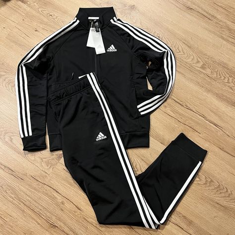 Workout Clothes Adidas, Pans Adidas, Adidas Tracksuit Women, Adidas Track Pants Outfit, White Adidas Tracksuit, Ensemble Adidas, Black Adidas Jacket, Adidas Clothes, Adidas Outfits