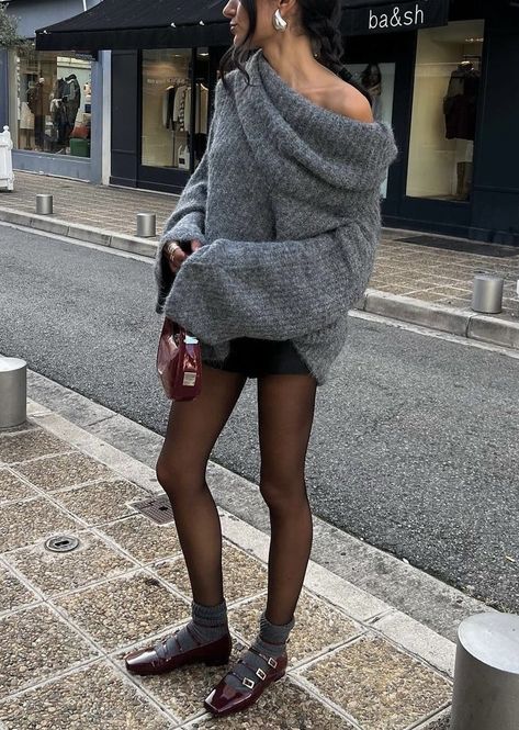 Red Ballerinas, Ballerina Outfit, Oversized Grey Sweater, Cozy Aesthetic, Off Shoulder Sweater, Looks Chic, Outfit Style, Outfit Inspo Fall, Looks Style