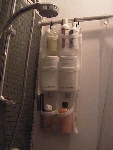 Shower Caddies, Diy Handyman, Bathroom Hacks, Small Apartment Interior, Caddy Organizer, Shower Organization, Kitchen Renovations, Diy Shower, Tiny House Bathroom