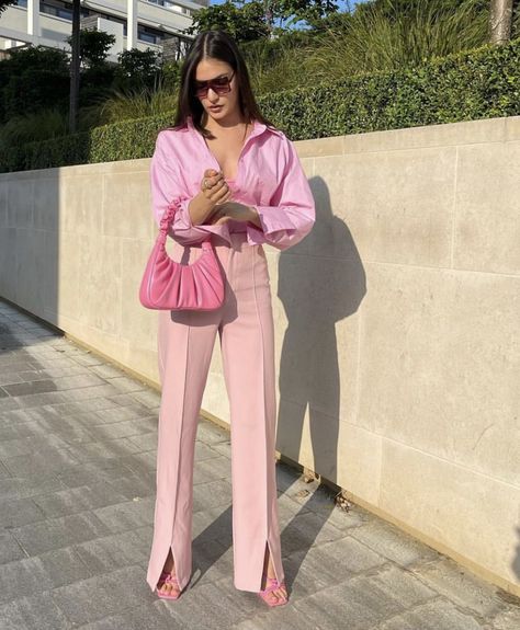 Pink Monochromatic Outfit, Pink Bags Outfit, Pink Pants Outfit, Monochromatic Outfit, Monochrome Outfit, Pink Pants, Mode Inspo, Pink Outfits, Feminine Outfit