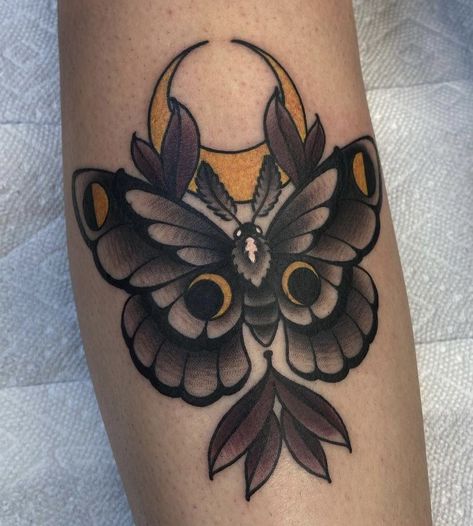 Neo Trad Halloween Tattoo, Neotraditional Moon Tattoo, Witchy Butterfly Tattoo, Neo Traditional Moon Tattoo, Witchy Traditional Tattoo, American Traditional Moon Tattoo, Neo Traditional Moth Tattoo, Witchy Flower Tattoo, Halloween Theme Tattoo