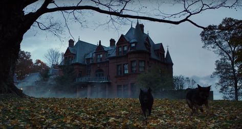 Knives Out House, Mystery Film, Rian Johnson, I Love Cinema, Movie Shots, Living Modern, Movie Photo, Film Aesthetic, Film Stills