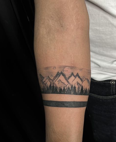 Band Tattoo For Women, Tattoo Berge, Dark Disney Tattoo, Animal Tattoo Ideas, Band Tattoos, Armband Tattoos, Mom Tattoo, Sleeve Ideas, Arm Band Tattoo