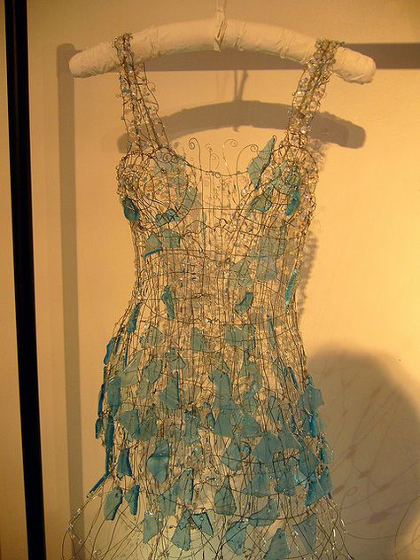 sea glass dress.. This would be cute in a small version Junk Kouture, Glass Dress, Mosaic Dress, Gala Dresses, Art Dress, Mode Inspiration, Fancy Dresses, Costume Design, A Dress