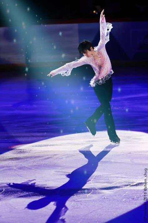 Ice Skate Drawing, Figure Skating Quotes, Male Figure Skaters, Dance And Music, Figure Skating Outfits, Skating Aesthetic, Ice Skating Outfit, Ice Show, A Muse