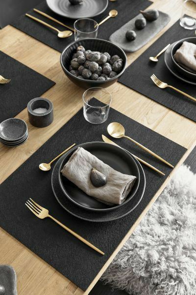 Assiette Design, Crockery Set, Dining Etiquette, Nordic Kitchen, Tafel Decor, Gold Cutlery, Dining Ware, Table Setting Decor, Dinner Table Setting