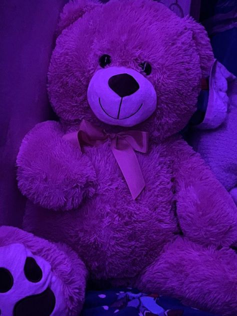 Teddy Bear Purple Aesthetic, Purple Teddy Bear Aesthetic Wallpaper, Cute Phone Wallpapers Aesthetic Purple, Purple Bear Aesthetic, Iphone Wallpaper Girly Purple, Purple Bear Wallpaper, Purple Teddy Bear Wallpaper, Cute Purple Wallpaper Iphone, Teddy Bear Aesthetic Wallpaper