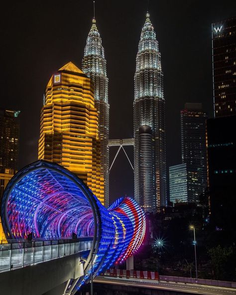 21x The Most Instagrammable Kuala Lumpur Spots Saloma Bridge Kuala Lumpur, Klcc View, Saloma Bridge, Kuala Lumpur Malaysia Aesthetic, Kuala Lumpur International Airport, Malaysia Tour, Kuala Lampur, Kuala Lumpur Travel, Kuala Lumpur City